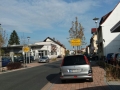 Falschparker auf dem Gehweg der neuen Hauptstraße